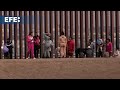 Migrantes en la frontera de México denuncian que el gobierno de Texas elevó su cerco con púas