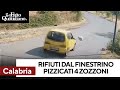 Reggio Calabria, lanciavano i rifiuti dai finestrini delle auto: quattro denunce e 7mila € di multa