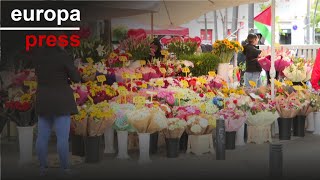 DIA Ciudadanos compran flores este domingo para celebrar el Día de la Madre