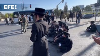 Ultraortodoxos protestan contra el reclutamiento militar tras primera audiencia judicial