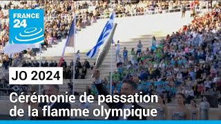 Cérémonie de passation de la flamme olympique • FRANCE 24