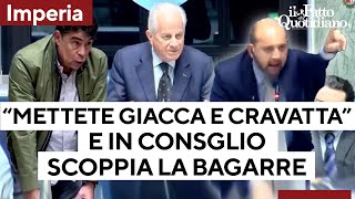 &quot;Mettete giacca e cravatta&quot;, nel consiglio comunale di Imperia scoppia la bagarre: urla e polizia