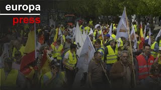 Los agricultores independientes protestan contra el gobierno y la UE en Valencia