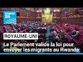 Le projet d'expulsion de migrants vers le Rwanda adopté par le parlement britannique • FRANCE 24