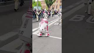 Personajes de Star Wars desfilan en Pamplona en favor de la lucha contra el cáncer