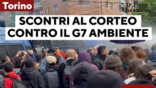 Proteste contro il G7 Ambiente a Torino, scontri con la polizia: usati idranti e lacrimogeni