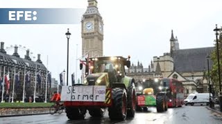 Miles de agricultores llenan el centro de Londres en protesta por impuesto de sucesiones