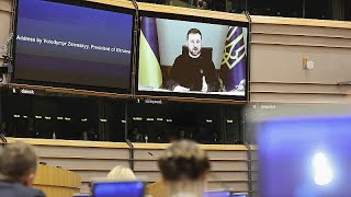 Zelensky al Parlamento Ue: Spogliare Putin dei suoi &quot;soldi e del suo potere&quot; per ristabilire la pace