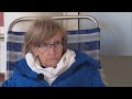 MAN - Wil (82) voert protest bij verpleeghuis omdat ze haar man niet mag zien