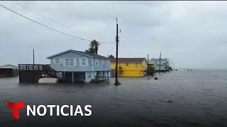 Comunidades enteras de la costa de Texas están aisladas por las inundaciones