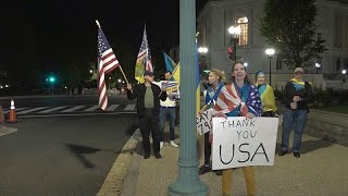 À Washington, les Ukrainiens et leurs supporters célèbrent l&#39;augmentation de l&#39;aide à l&#39;Ukraine