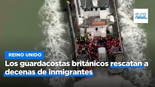 Los guardacostas británicos rescatan a decenas de migrantes en el canal de La Mancha