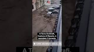 NUBIFRAGIO NEL CATANESE, AUTO E CAMION TRASCINATI DALLA FURIA DELL&#39; ACQUA #news #shorts