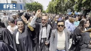 Túnez se llena de protestas de abogados y periodistas que denuncian  la represión del régimen