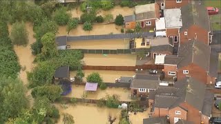 Allerta meteo, il sud dell&#39;Inghilterra sferzato da violente piogge