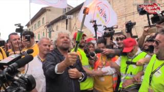 ILLUMINA INC. M5S, Grillo chiude la Marcia: "Fuoco illumina le menti"