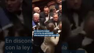 Batalla campal en el Parlamento italiano