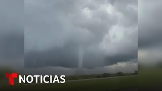 Videos muestran la destrucción de los tornados en Florida. No descartan muertes | Noticias Telemundo