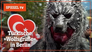 Rechtsextremer »Wolfsgruß« bei EM in Berlin | SPIEGEL TV