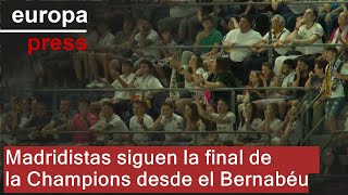 La afición madridista anima desde el Santiago Bernabéu al Real Madrid en la final de Champions