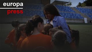 Salma Paralluelo participa en “Cómete el juego”, una iniciativa para apoyar el fútbol base