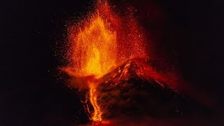 Lo spettacolo dell&#39;eruzione dell&#39;Etna