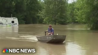 REACT GRP. ORD 12.5P Residents react to deadly Texas flooding, begin cleanup 