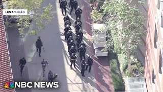 USC LAPD marches towards USC protesters