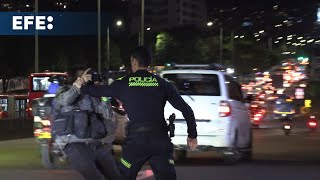 Periodistas colombianos denuncian agresiones de policías cuando cubrían atentado en Bogotá