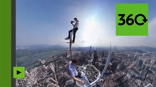 ESCALADE INC. Equilibre instable à 360° : un casse-cou escalade un gratte-ciel en Chine