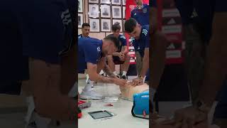 La selección española de Fútbol recibe formación sobre la RCP (reanimación cardiopulmonar)