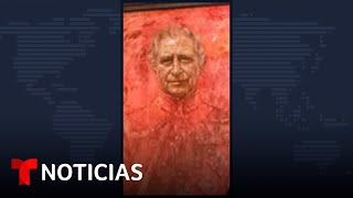 Vandalizan el primer retrato oficial del rey Carlos en una galería de Londres | Noticias Telemundo