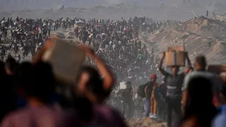 Au moins 25 morts après que l&#39;armée israélienne a ouvert le feu près de camions d&#39;aide...