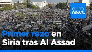 Los sirios celebran sus primeros rezos del viernes desde la caída de Al Assad