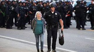 Des manifestations à travers les États-Unis contre l&#39;ICE et les ordres militaires de Trump