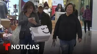 Ante los altos precios (y los aranceles) los consumidores aprietan el bolsillo | Noticias Telemundo