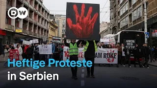 Studierenden protestieren nach Einsturz des Bahnhofdachs in Novi Sad | DW Nachrichten