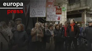 Afectados por la dana se concentran en Les Corts para pedir que voten &#39;sí&#39; a la dimisión de Mazón