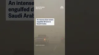 Intense dust storm engulfs drivers in Saudi Arabia