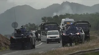 Neukaledonien: 600 Polizisten räumen die Strasse zum intrnationalen Flughafen