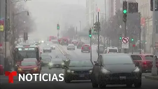 Las lluvias y la nieve golpean con fuerza a los residentes en 20 estados | Noticias Telemundo