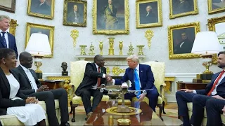 Trump confronts South Africa&#39;s Ramaphosa with baseless claims of systematic killing of white farmers