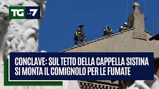 Conclave: sul tetto della Cappella Sistina si monta il comignolo per le fumate. Il video