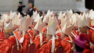Regardez en direct : Les cardinaux se réunissent pour choisir le successeur du pape François