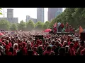Pays-Bas : 100 000 personnes forment une gigantesque ligne rouge à la Haye contre le "génocide"...