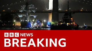 Mexican Navy ship hits Brooklyn Bridge in New York City | BBC News