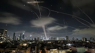 Missili iraniani causano distruzione a Tel Aviv
