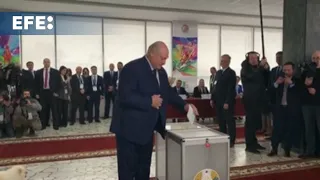 Lukashenko es reelegido por otros cinco años pese a la condena occidental, según sondeos