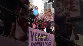 &#39;Confetti volunteers&#39; test out New Year&#39;s Eve confetti in Times Square