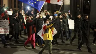 Georgien: Massive Proteste am Tag vor der Präsidentenwahl